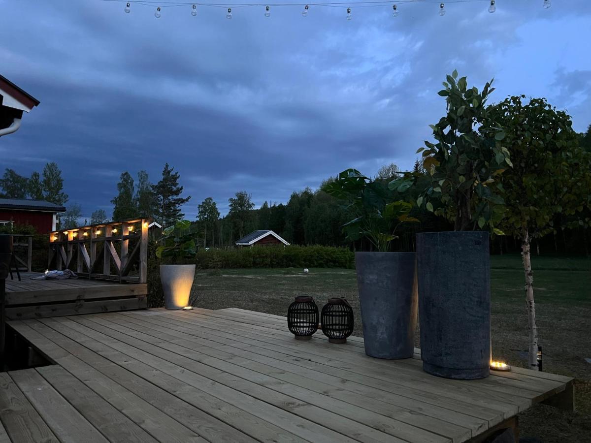 Villa Granhede -Sjoelaege Med Badtunna, Eldstad Med Mera Torsby Exterior photo